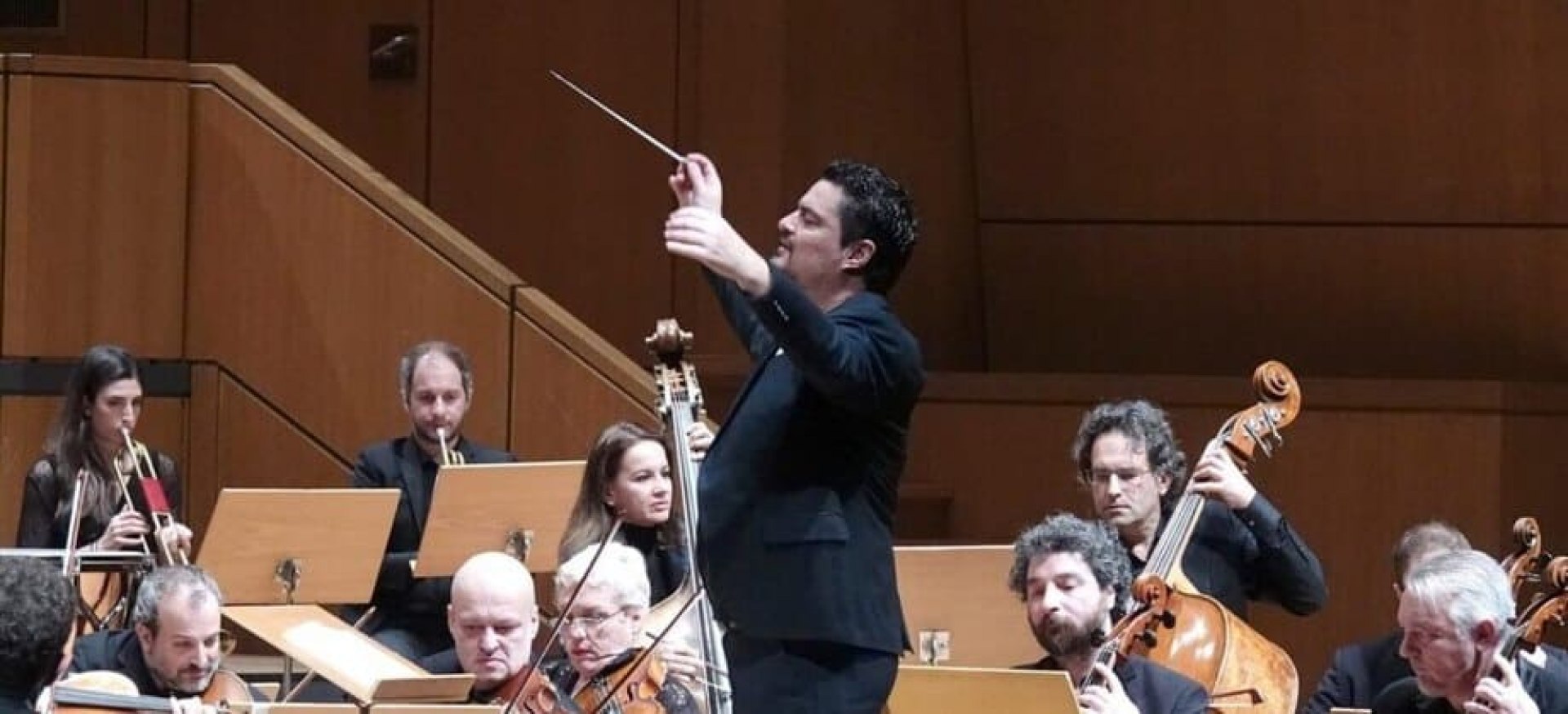 George Petrou dirige Mantzaros, Mozart et Beethoven