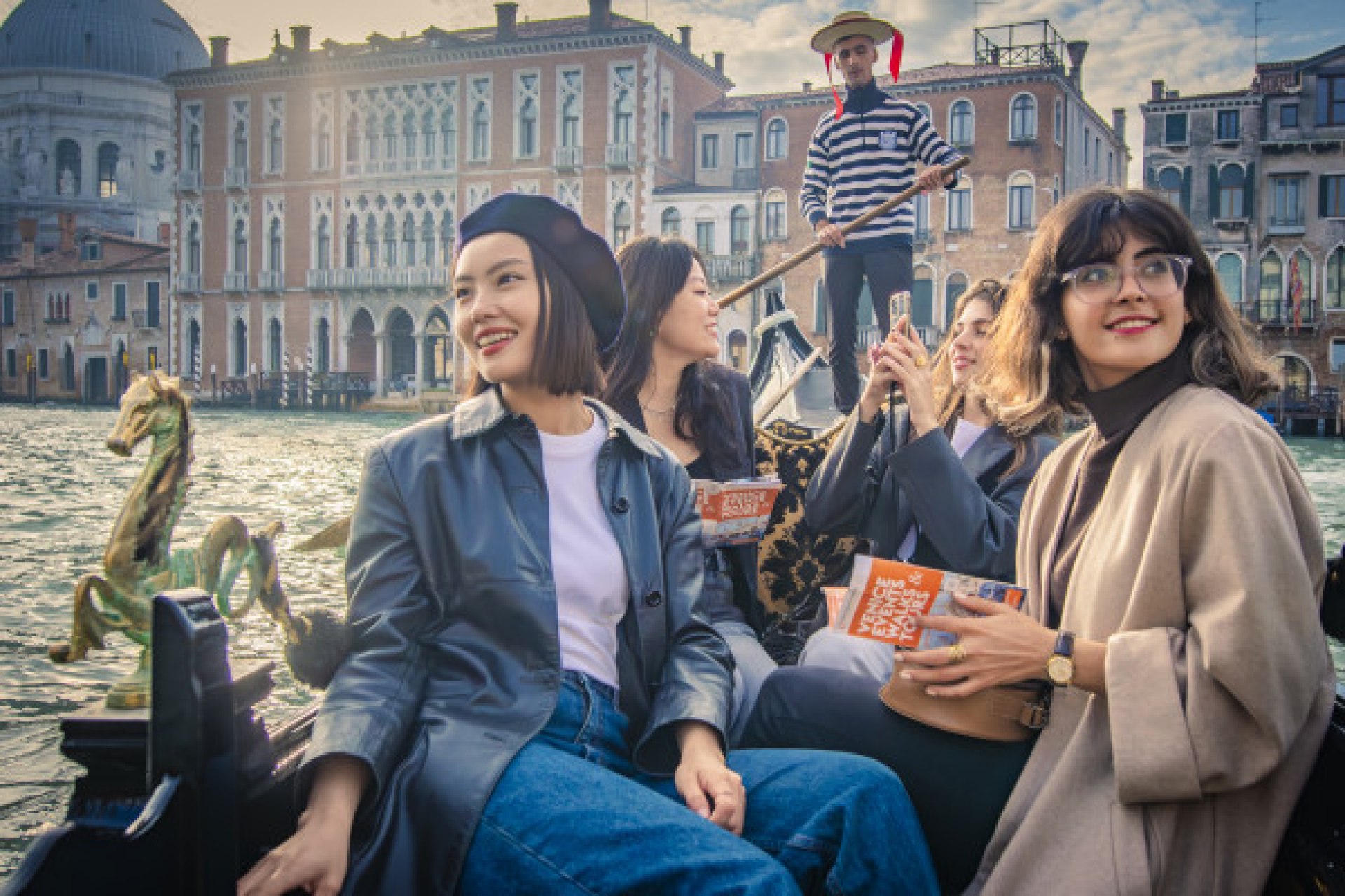 Promenade en gondole partagée dans la cité lagunaire