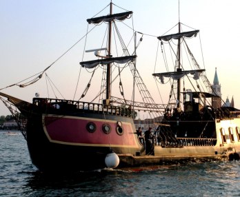 ヴェネツィアのガレオン船ディナークルーズ