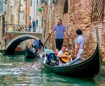 Shared Gondola Ride with Serenade in Venice