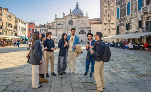 Walking City Tour and Gondola Ride