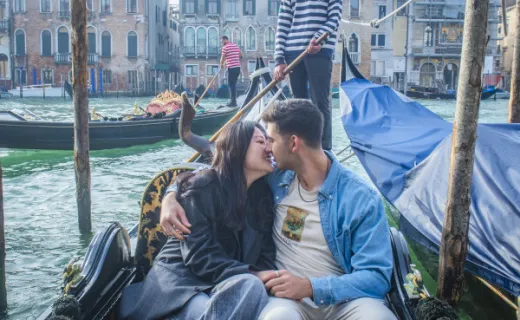 Romantic Gondola Tour and Dinner for Two