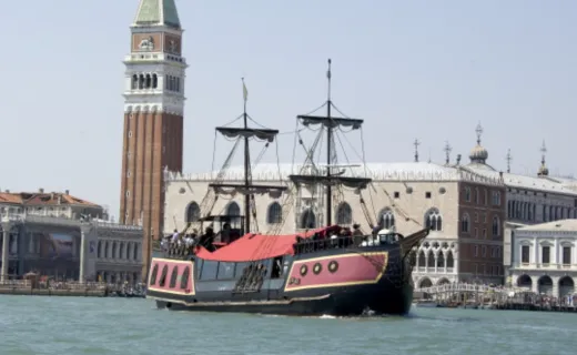 Crociera con cena in galeone a Venezia