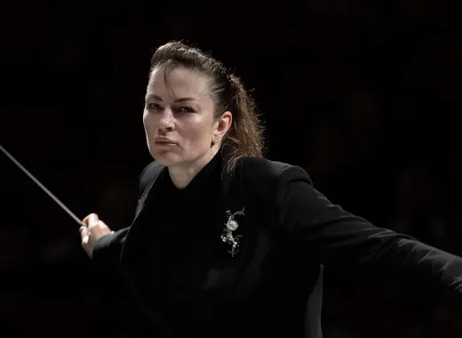 Alevtina Ioffe dirigiert Tschaikowski und Rachmaninow