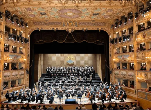 Riccardo Frizza dirigiert Sinopoli und Perosi